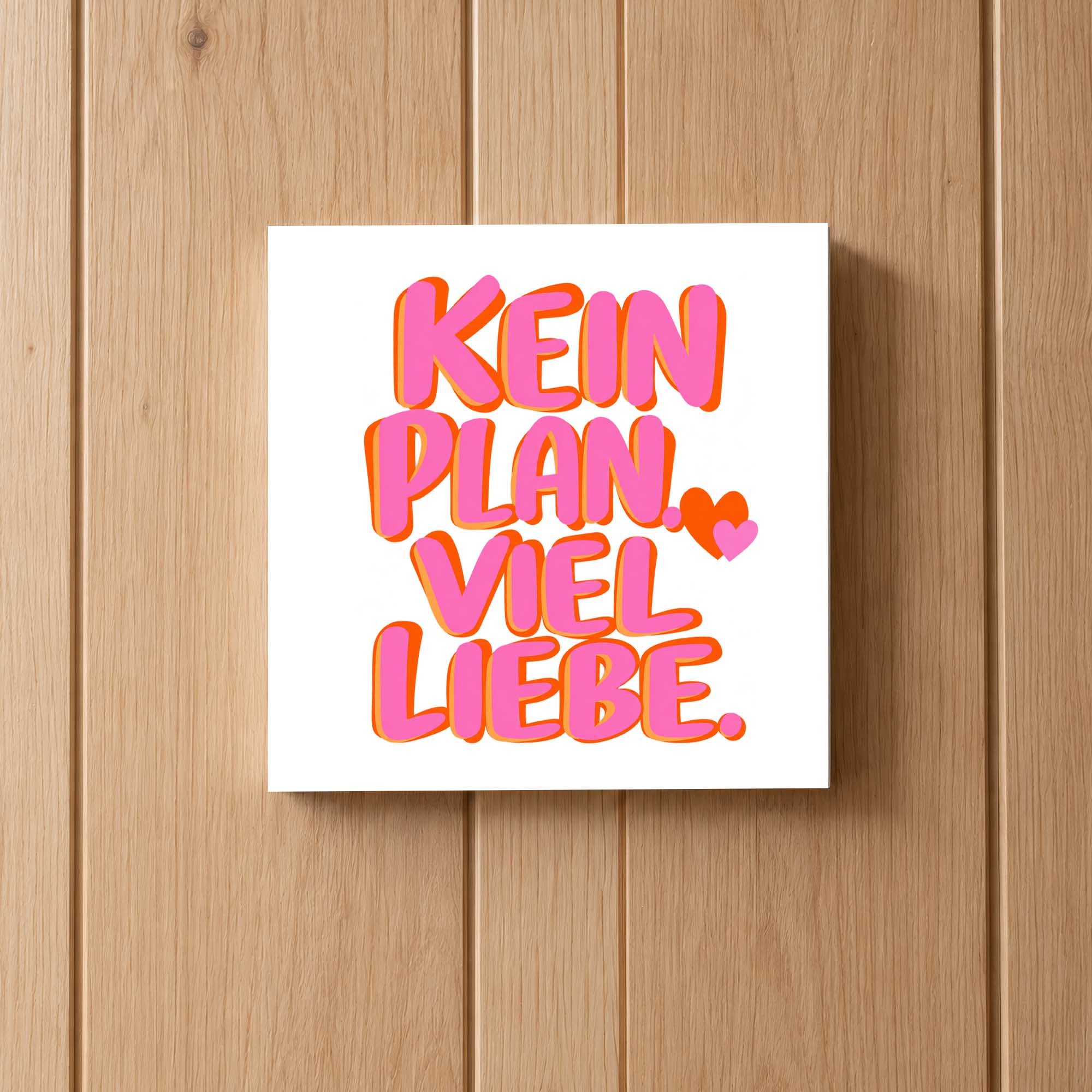 Woodprint Kein Plan. Viel Liebe. – pink-orange Schriftzug mit Herzen – Motiv 021