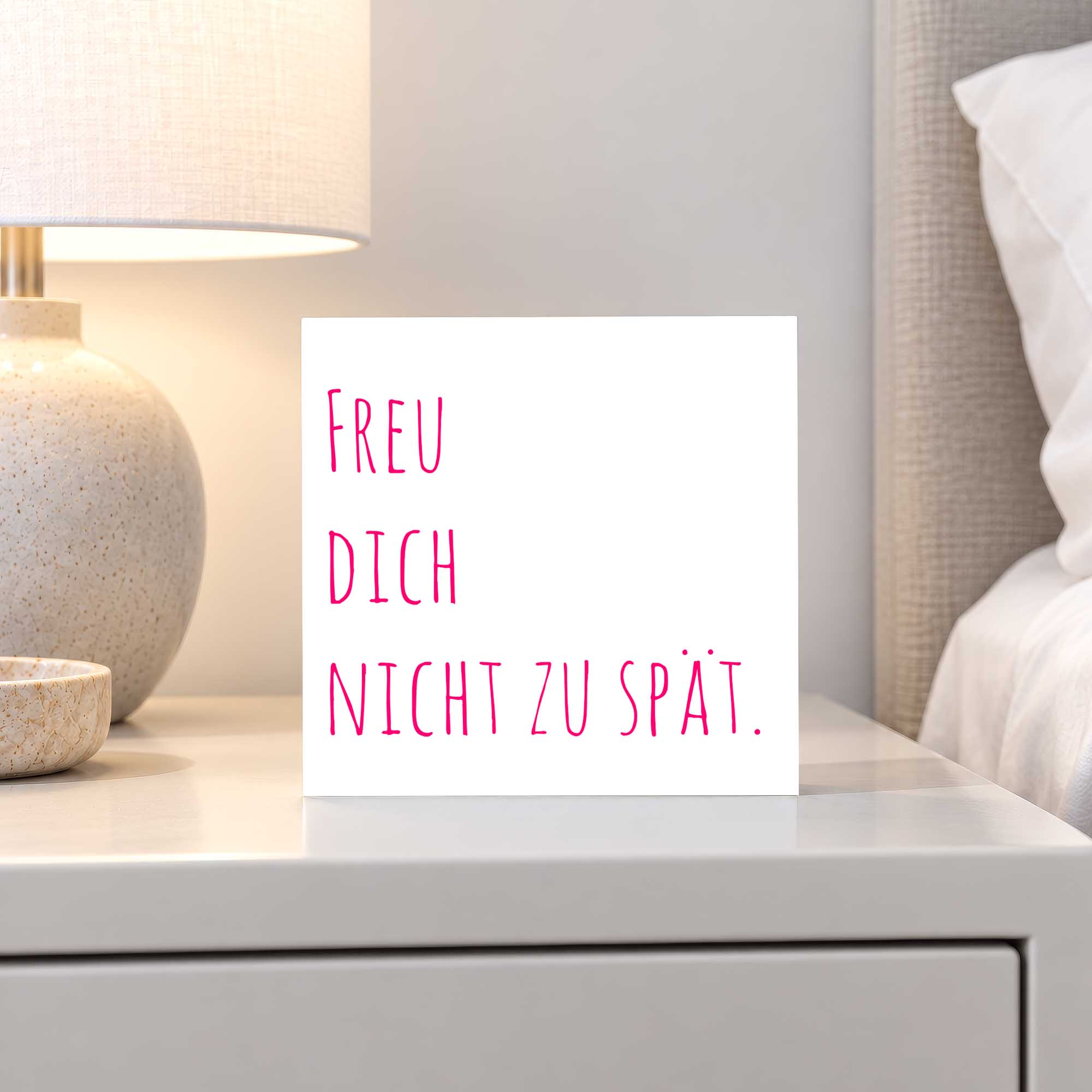 Woodprint Freu dich nicht zu spät – moderner Schriftzug rosa – Motiv 020