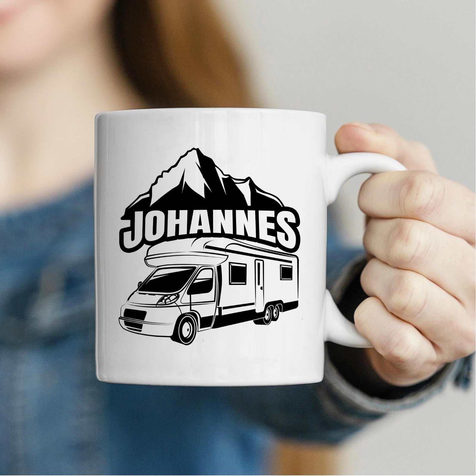 Personalisierte Tasse 330 ml – Wohnmobil & Berge Motiv – mit Wunschname – beidseitig bedruckt