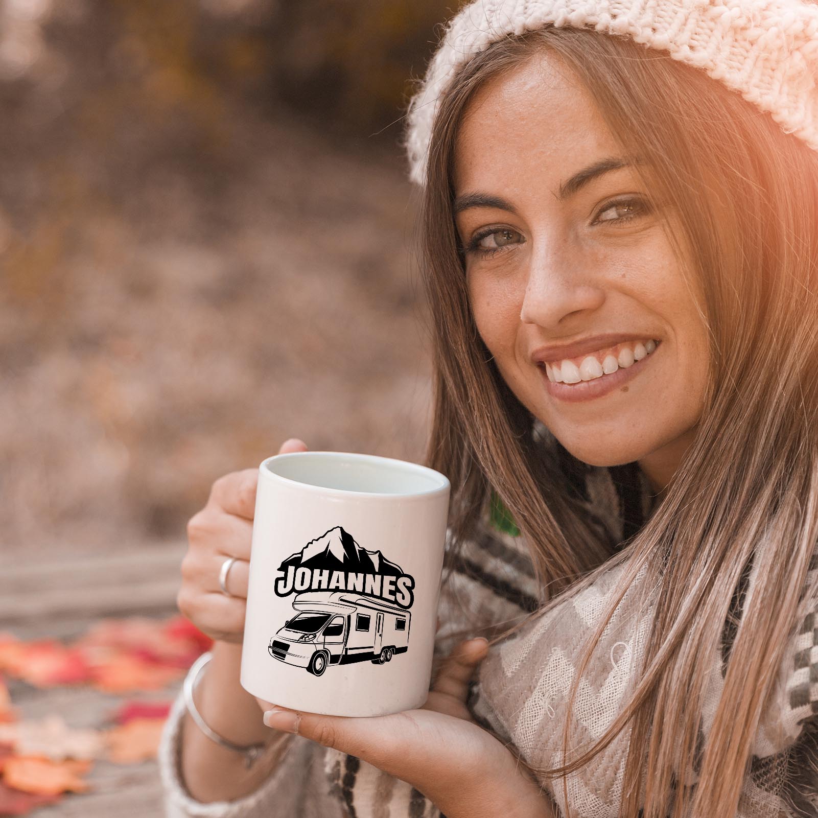 Personalisierte Tasse 330 ml – Wohnmobil & Berge Motiv – mit Wunschname – beidseitig bedruckt