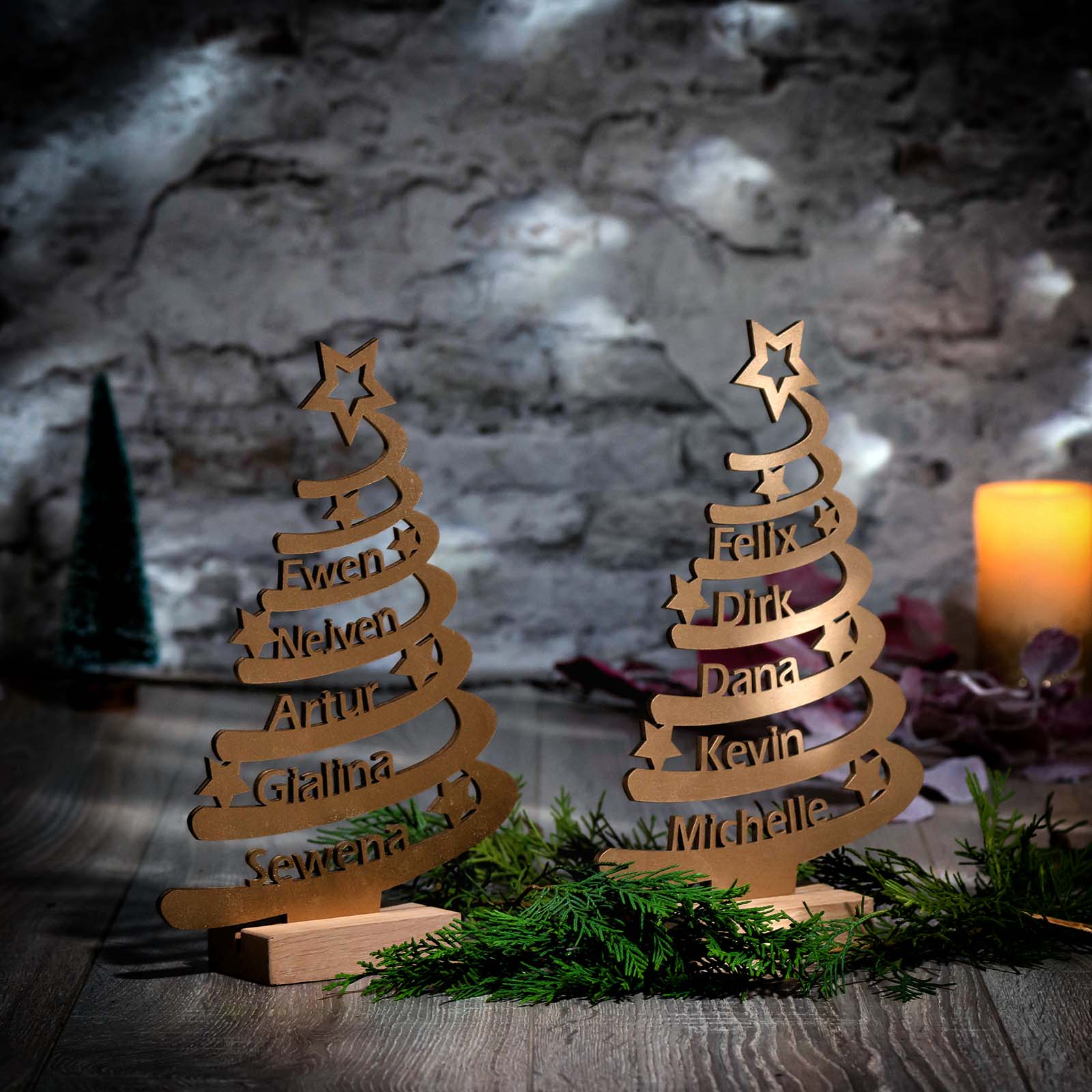 Weihnachtsbaum personalisierbar bis 6 Namen aus Holz mit Sternen