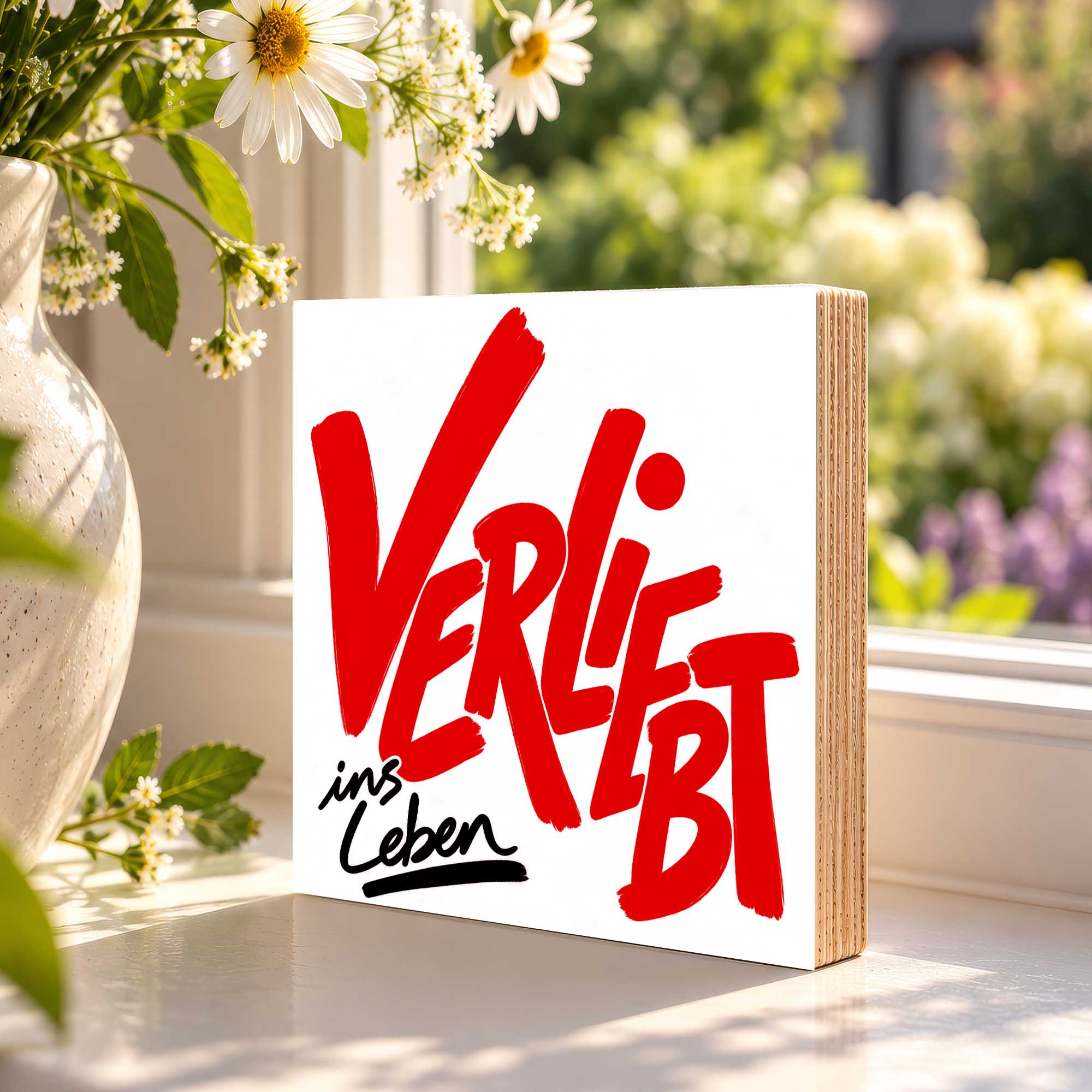 Woodprint Verliebt ins Leben – Schriftzug in Rot und Schwarz – Motiv 025