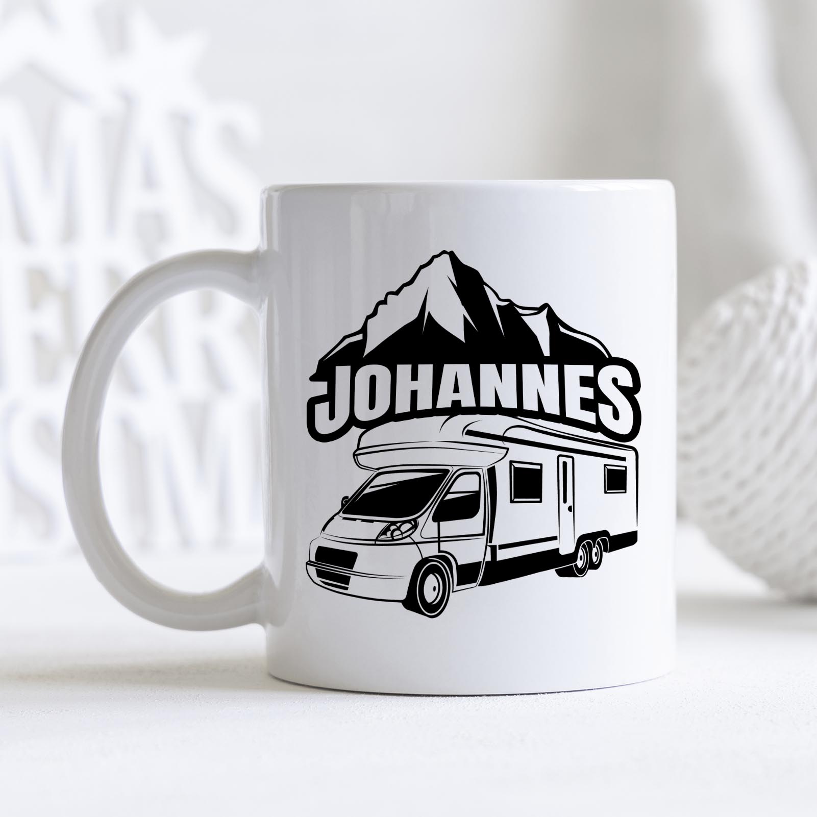 Personalisierte Tasse 330 ml – Wohnmobil & Berge Motiv – mit Wunschname – beidseitig bedruckt