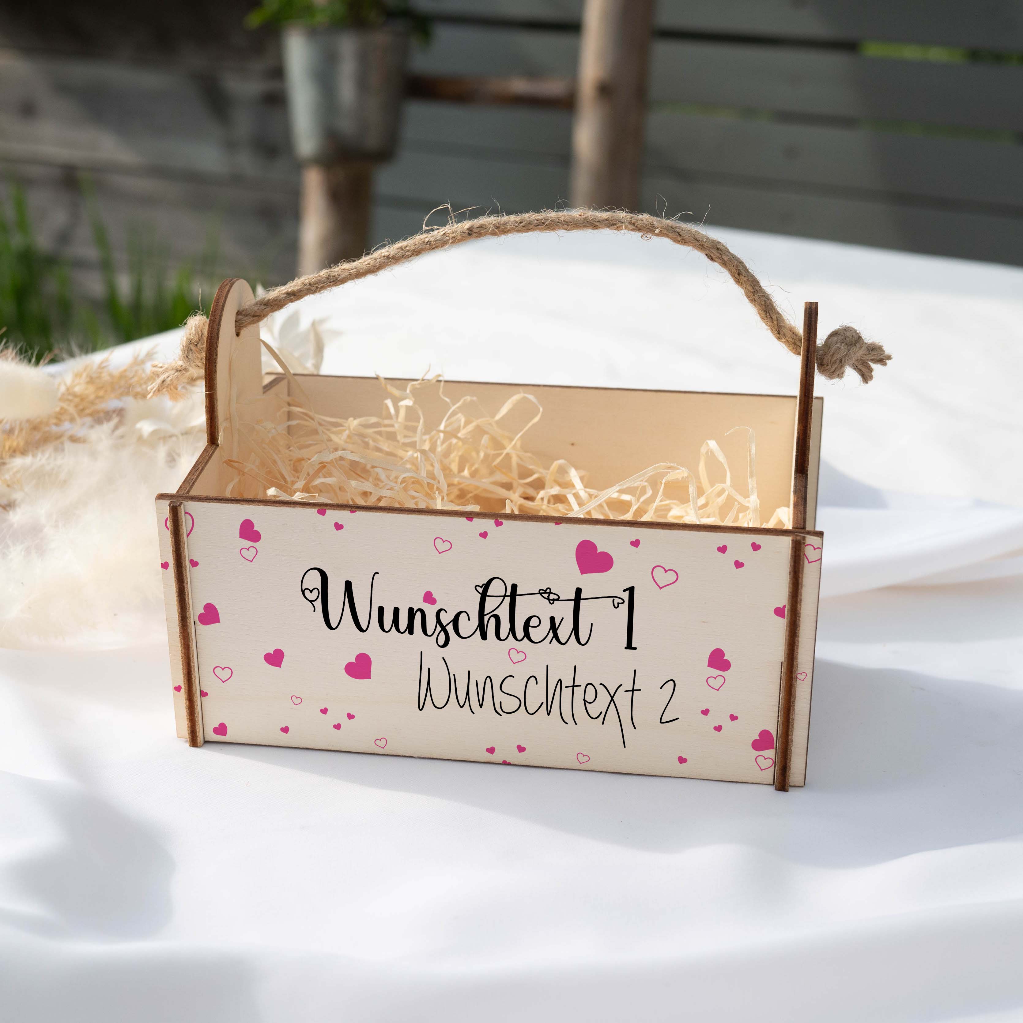 Geschenkkorb mit Holzwolle, Bausatz mit Motiv 10 rosa Herzen