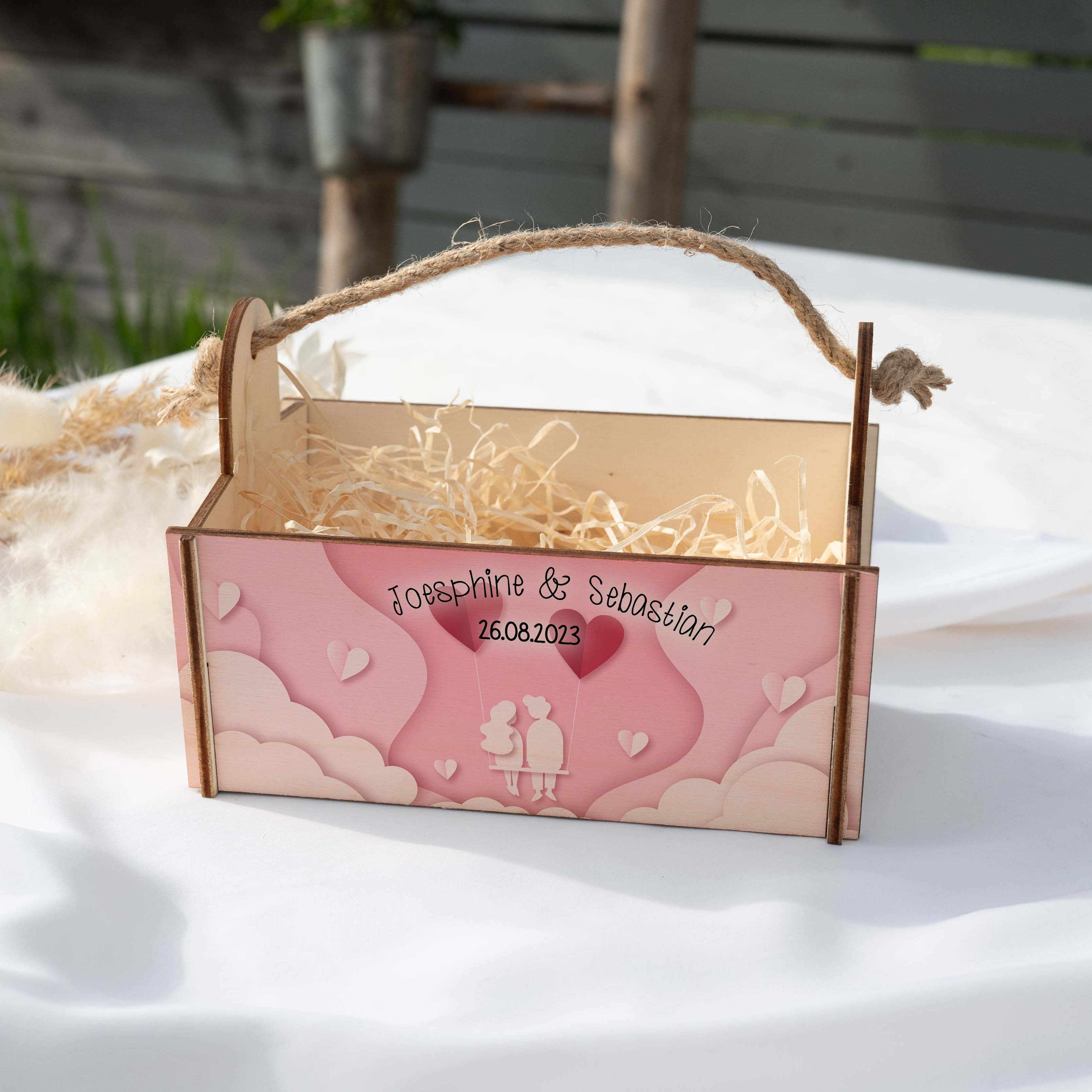 Geschenkkorb mit Holzwolle, Bausatz mit Motiv 16 Verliebte auf Schaukel