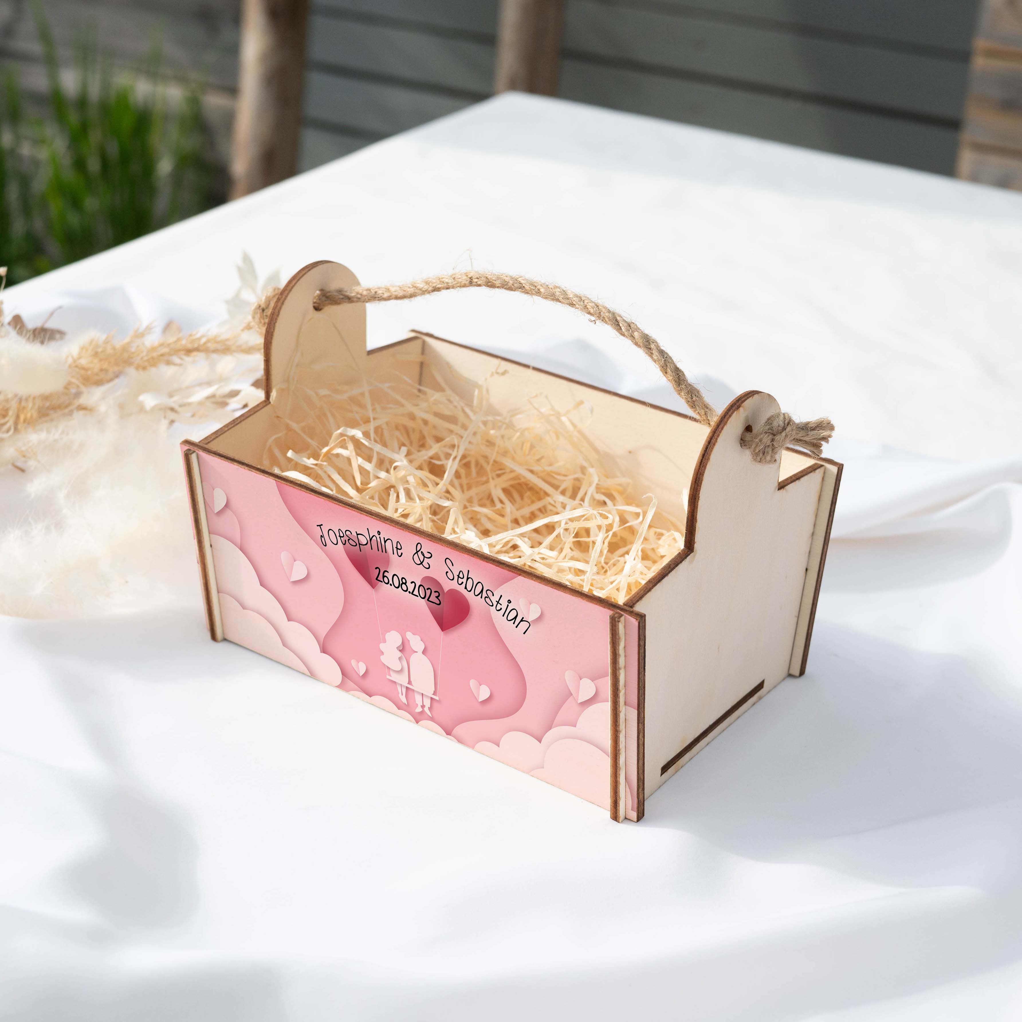 Geschenkkorb mit Holzwolle, Bausatz mit Motiv 16 Verliebte auf Schaukel